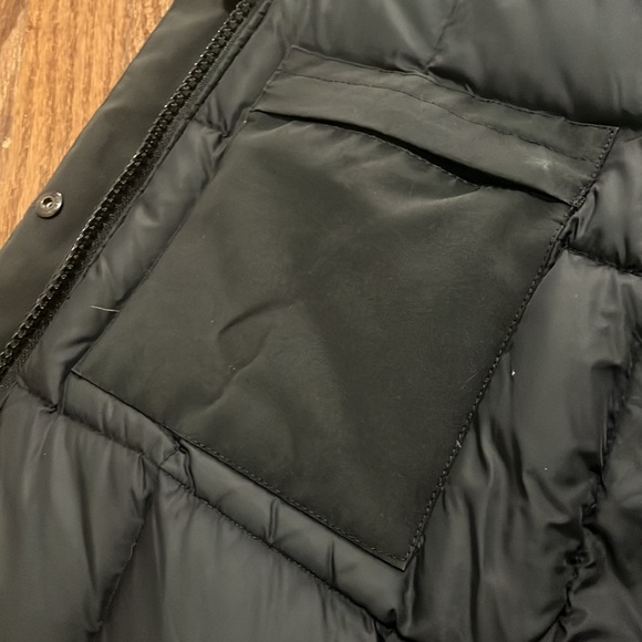 Black. Canada Goose 🔥🔥XS. Parka. - Picture 7 of 8